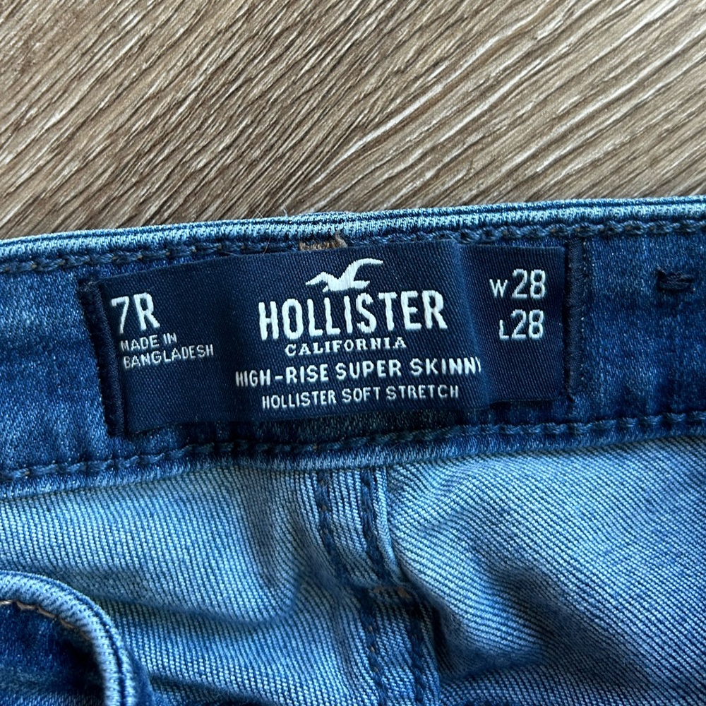 Hollister super skinny blue jeans with rips size 7R